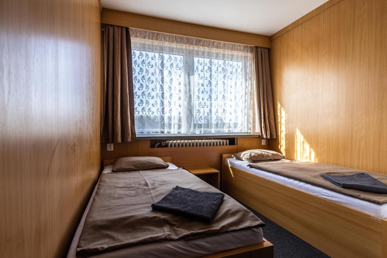 Hotel Zimni Stadion Slaný Exterior foto